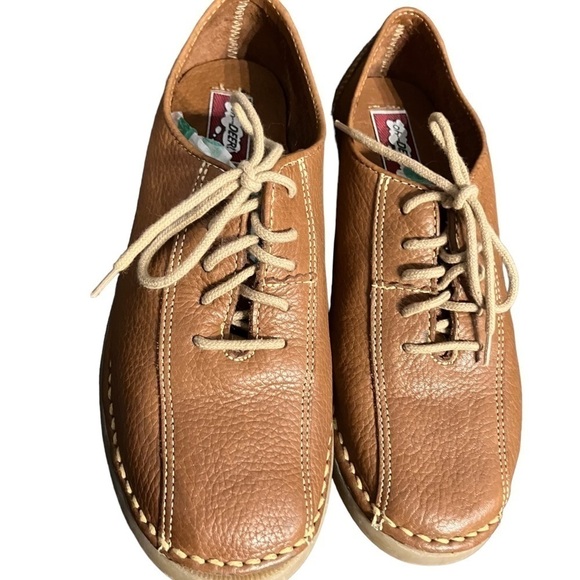 Oh DEER! Tan Leather Lace up Flats Overstitching Size 6 1/2 - Picture 3 of 9